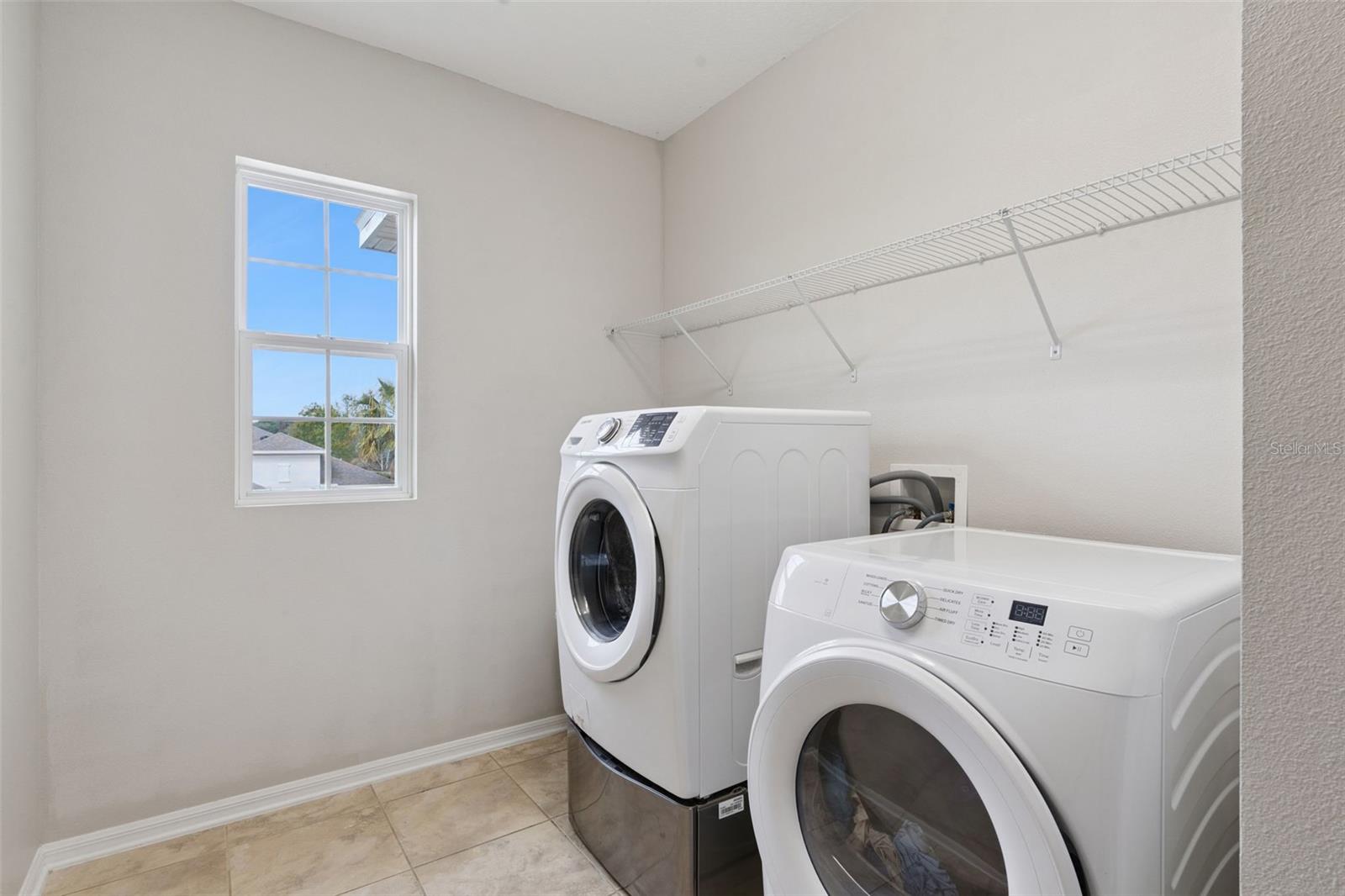 Image 26 of 45 For 1128 White Water Bay Drive