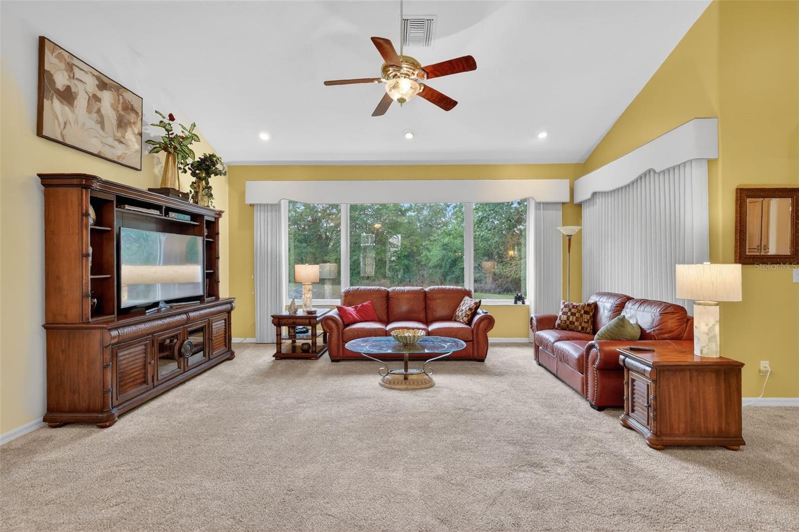 Image 16 of 68 For 21635 Stirling Pass