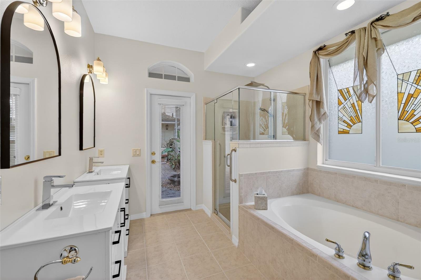 Image 29 of 68 For 21635 Stirling Pass