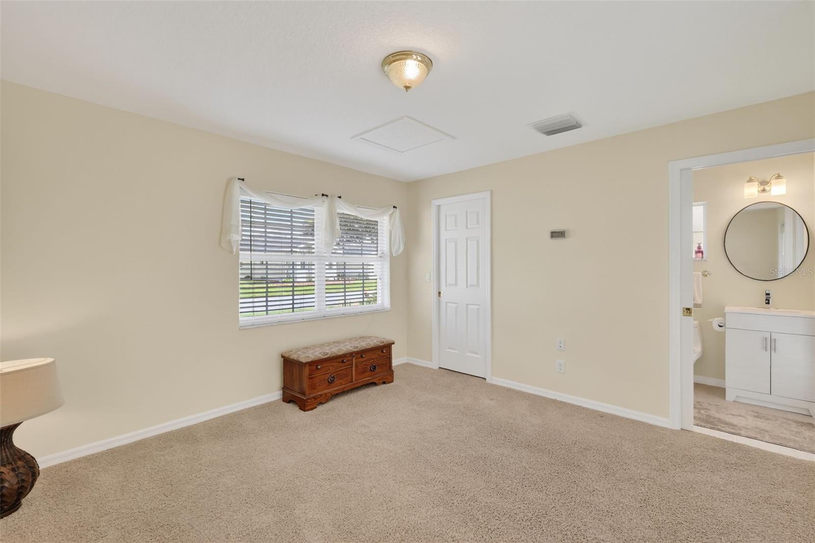 Image 36 of 68 For 21635 Stirling Pass