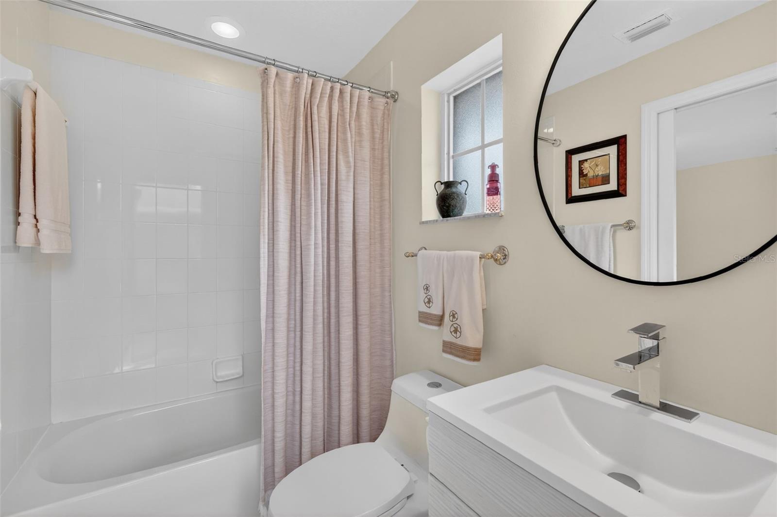 Image 38 of 68 For 21635 Stirling Pass