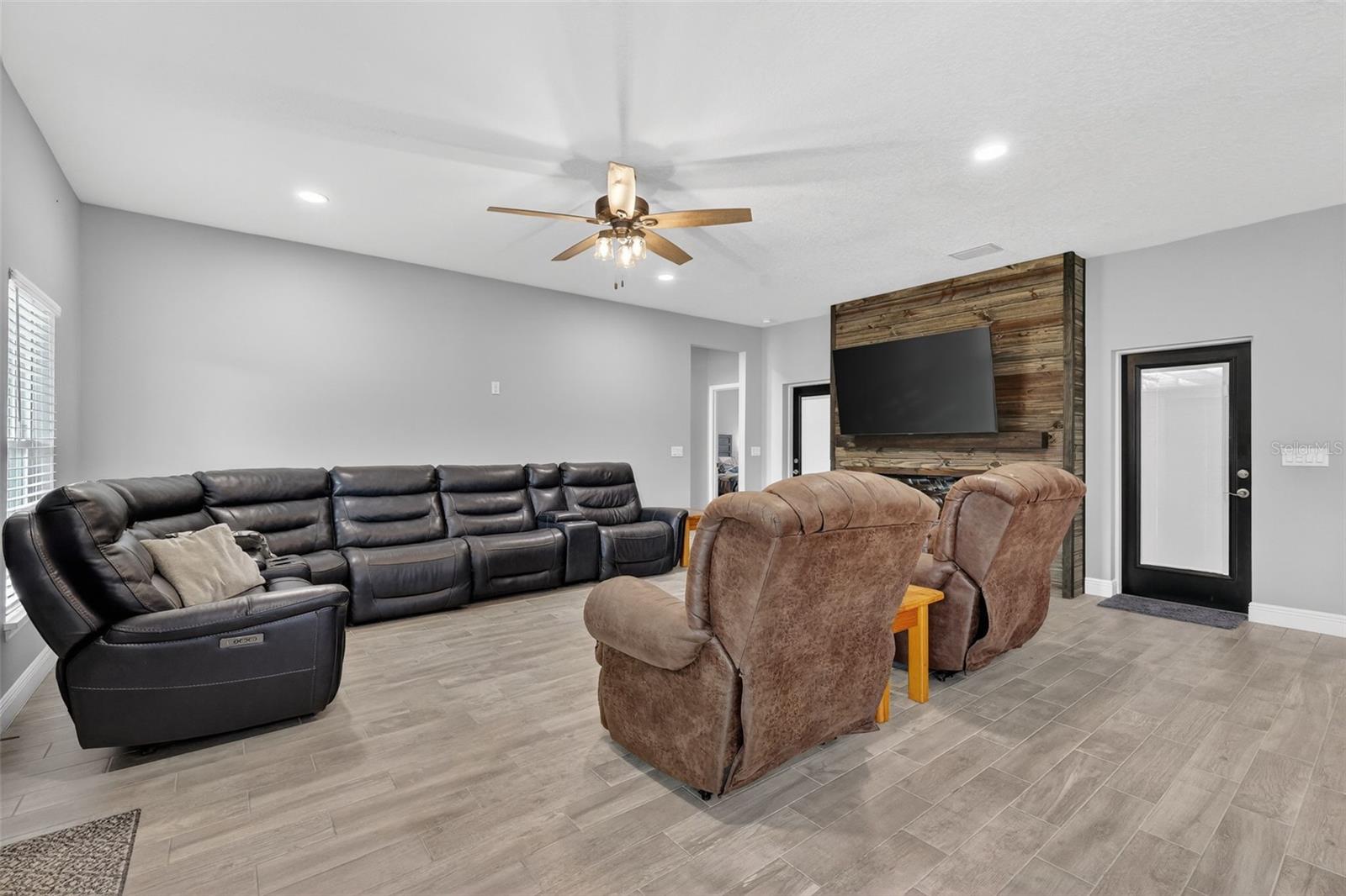 Image 10 of 32 For 22431 Loop Road