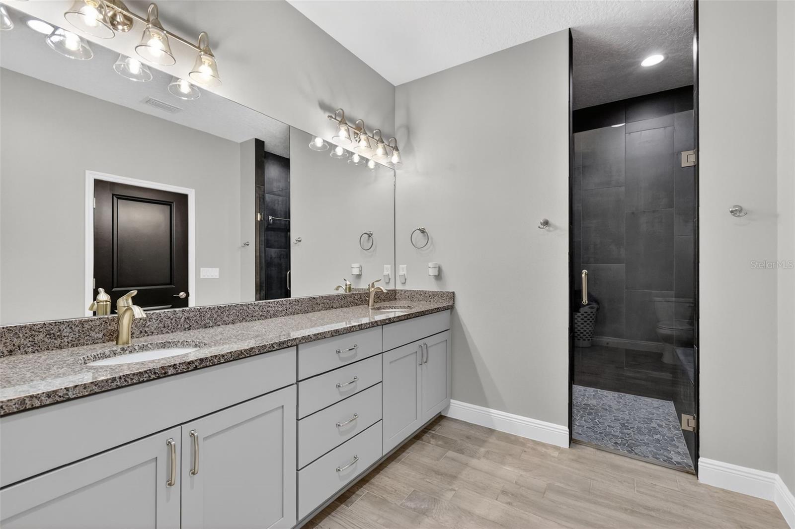 Image 15 of 32 For 22431 Loop Road