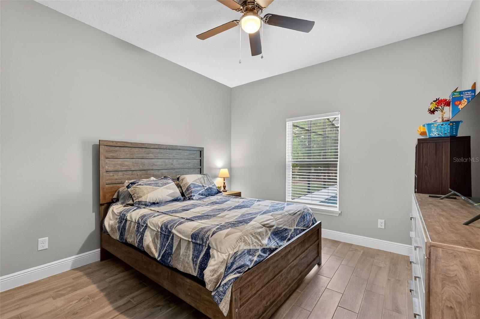 Image 17 of 32 For 22431 Loop Road