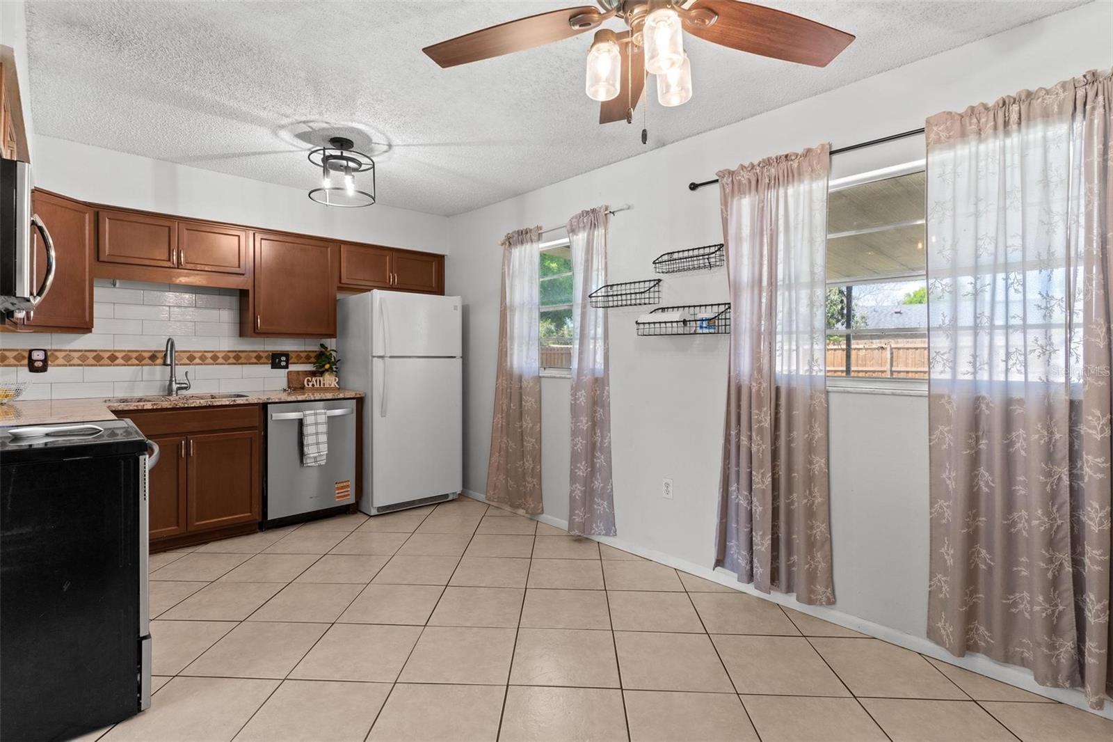 Image 12 of 36 For 1101 Spruce Court