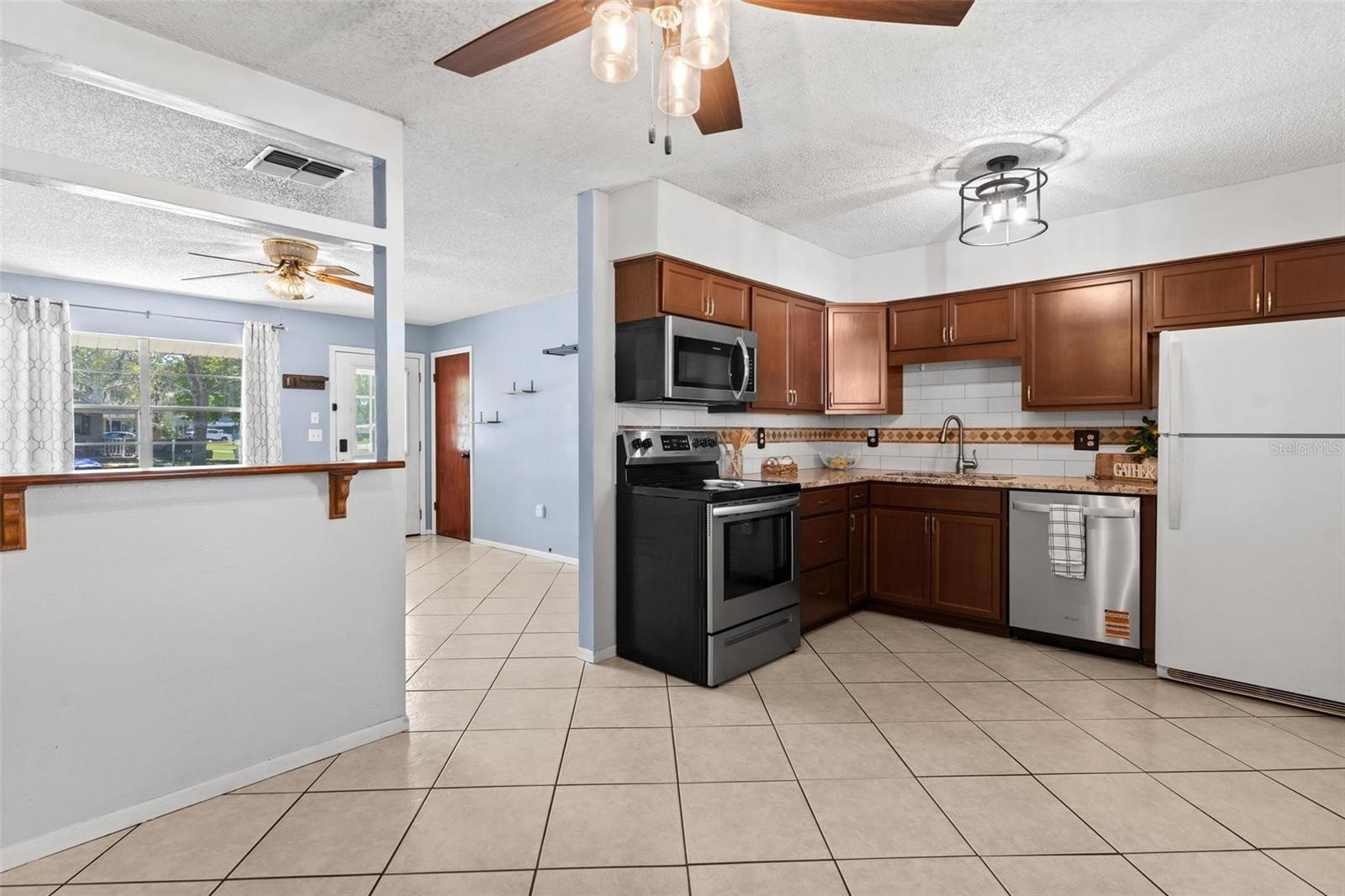 Image 13 of 36 For 1101 Spruce Court