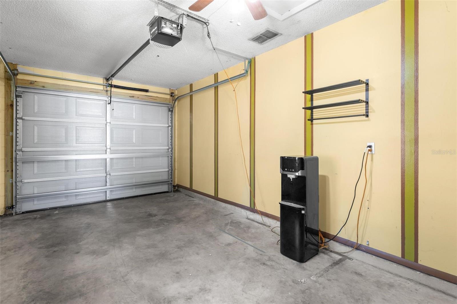 Image 27 of 36 For 1101 Spruce Court