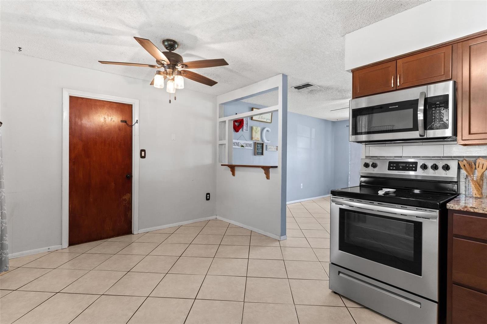 Image 4 of 36 For 1101 Spruce Court