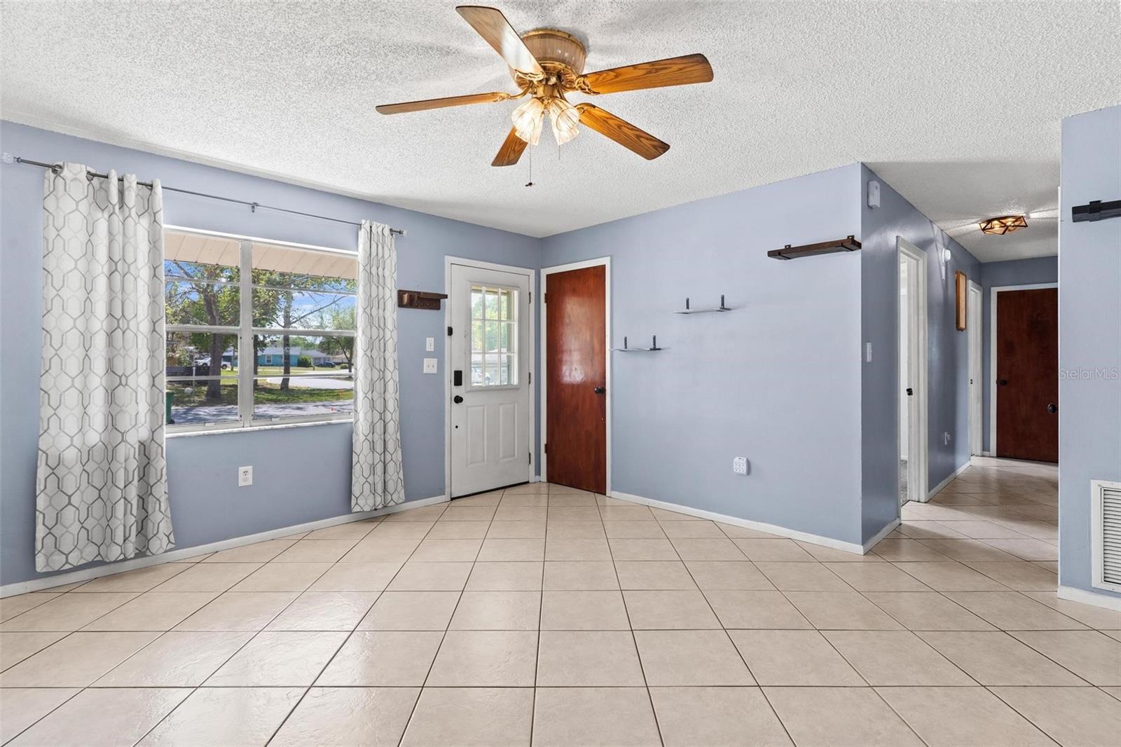 Image 7 of 36 For 1101 Spruce Court