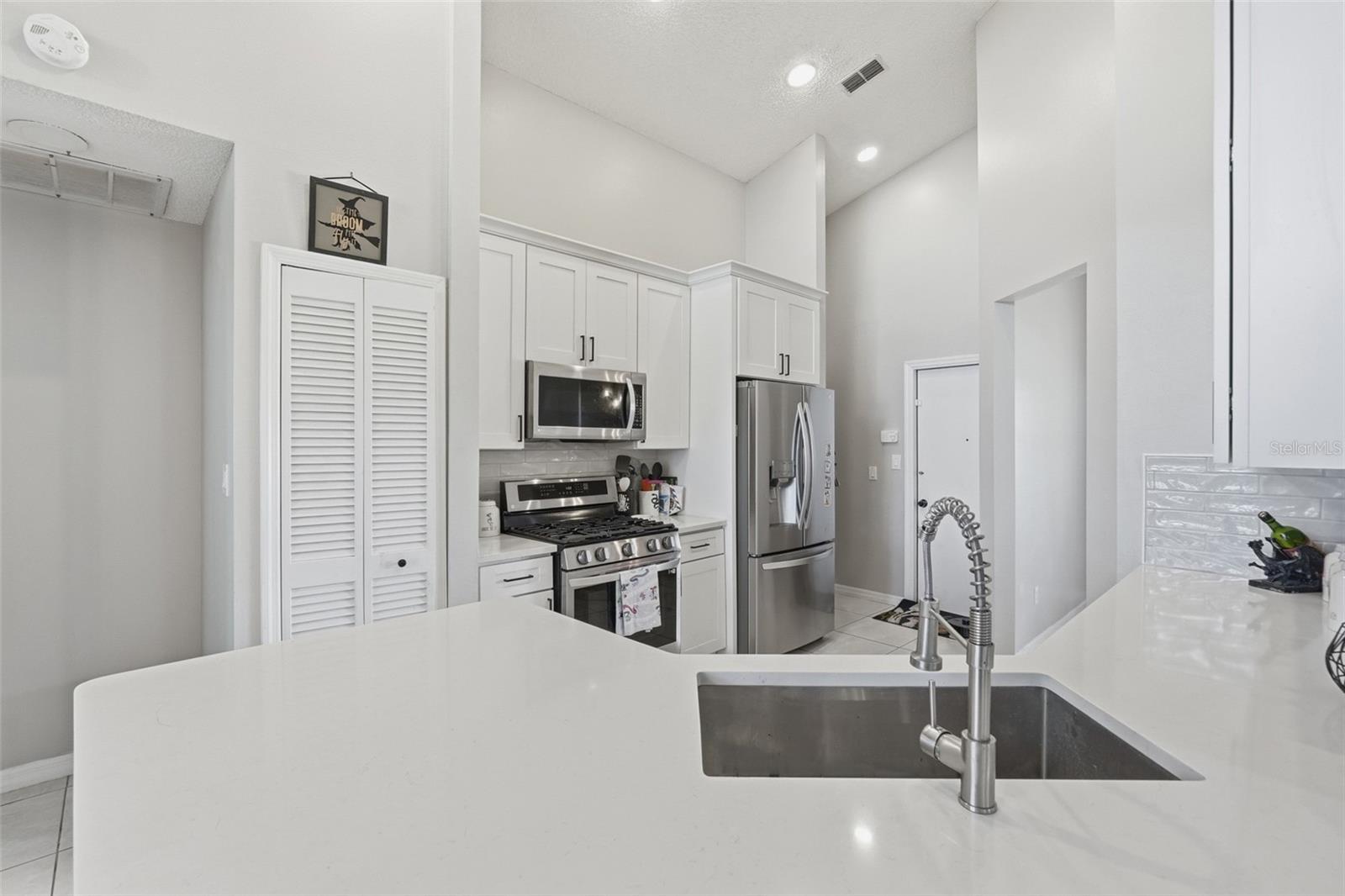 Image 12 of 41 For 14715 Greater Pines Boulevard