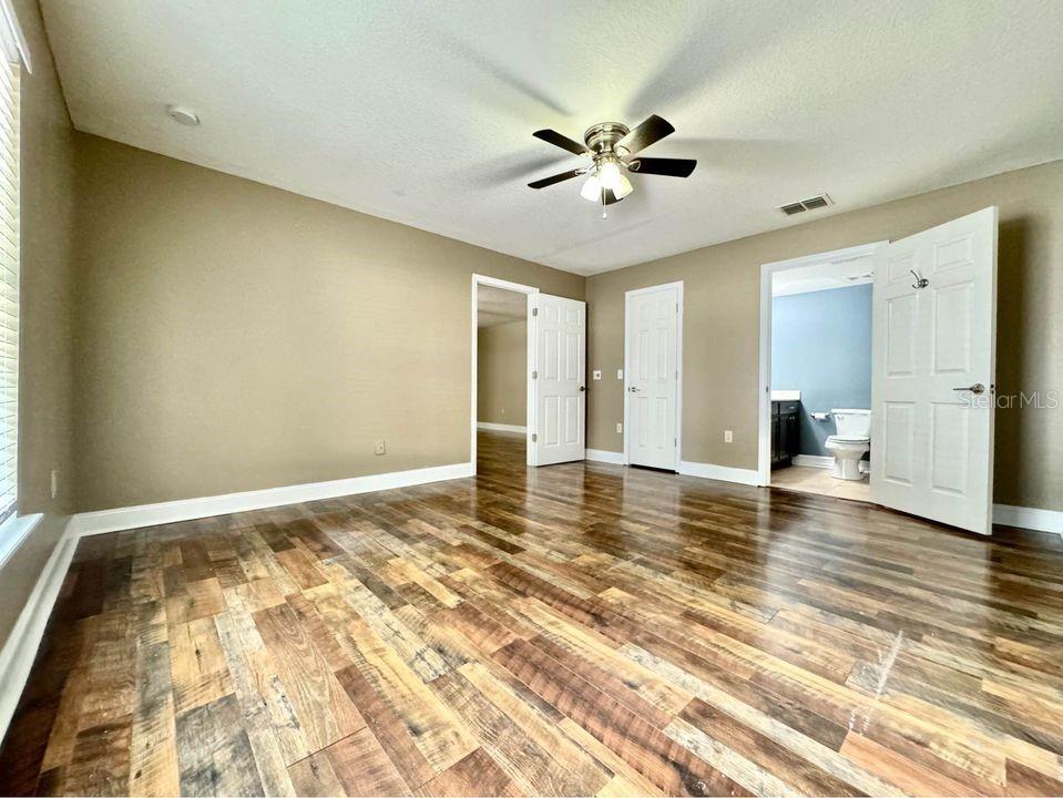 Image 11 of 39 For 800 Clear Brook Court