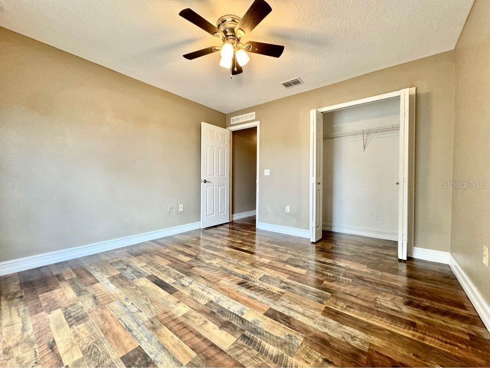 Image 22 of 39 For 800 Clear Brook Court