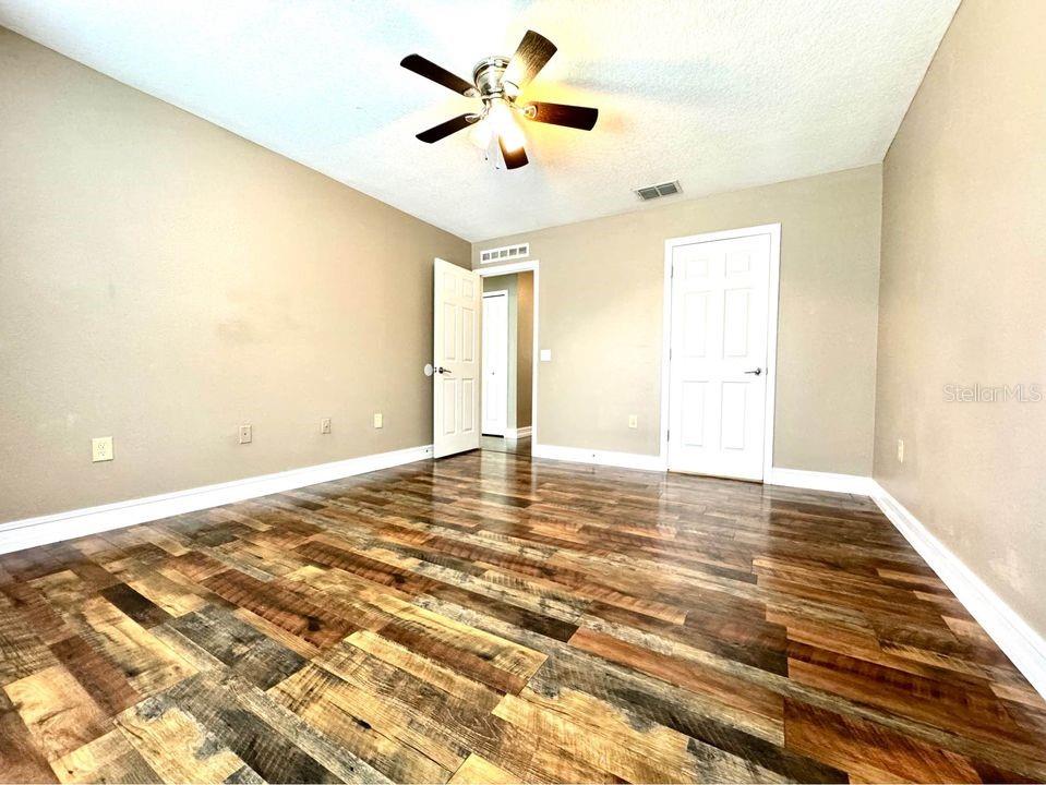 Image 24 of 39 For 800 Clear Brook Court