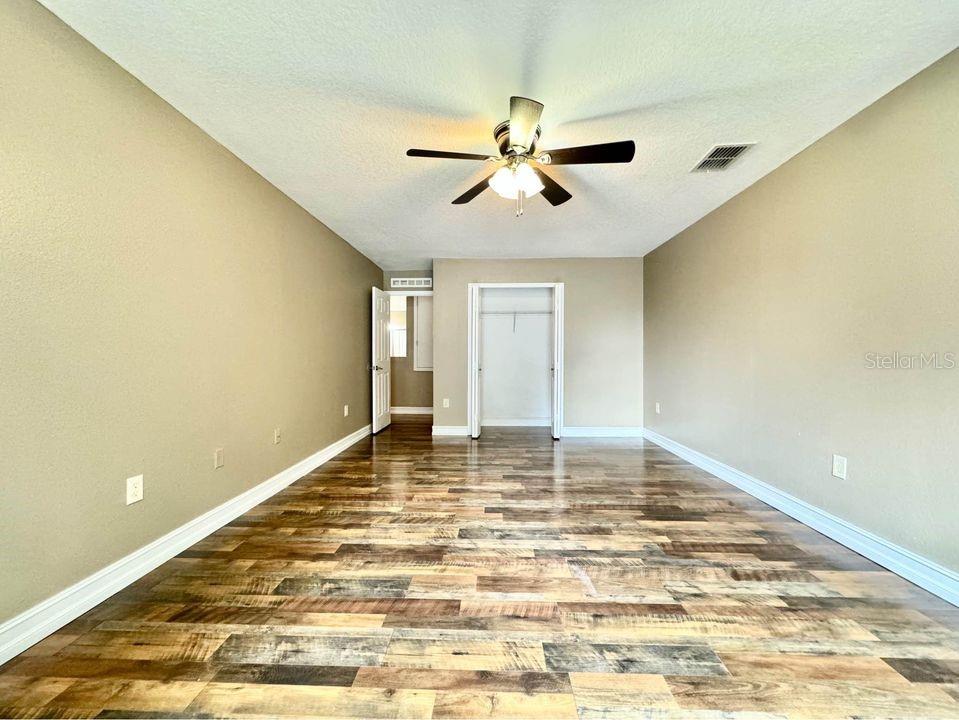 Image 25 of 39 For 800 Clear Brook Court