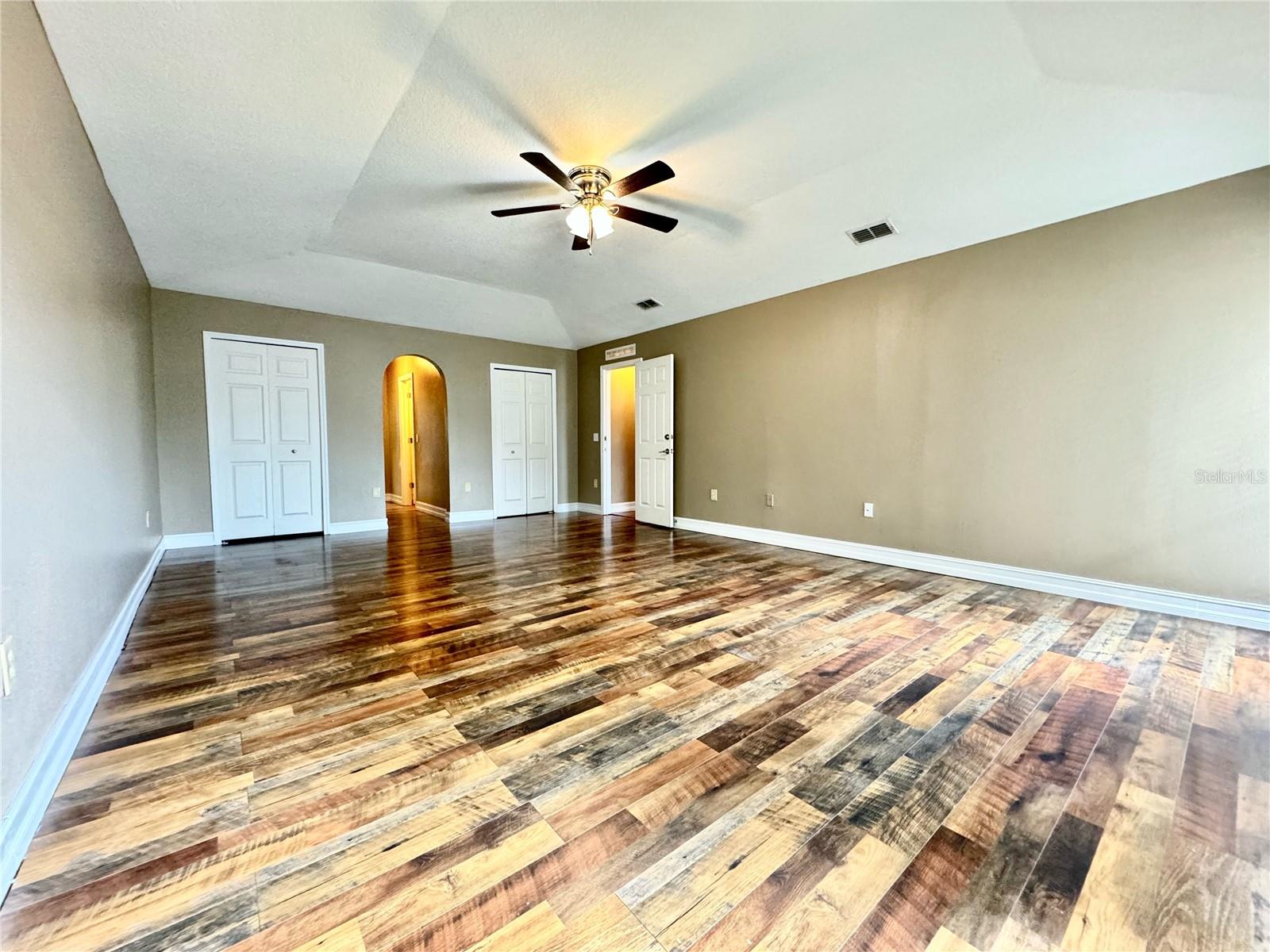 Image 27 of 39 For 800 Clear Brook Court