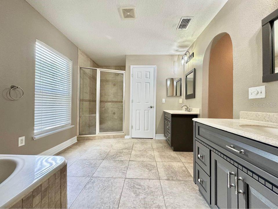 Image 31 of 39 For 800 Clear Brook Court