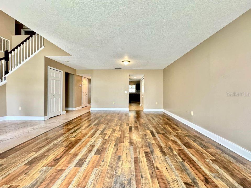 Image 4 of 39 For 800 Clear Brook Court