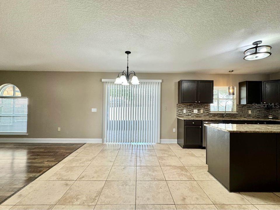 Image 5 of 39 For 800 Clear Brook Court