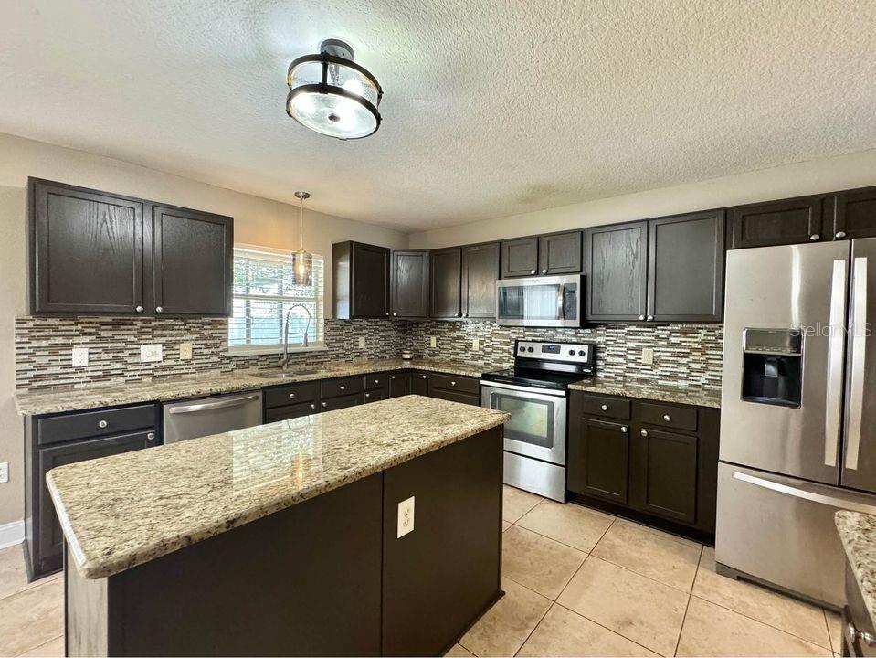 Image 6 of 39 For 800 Clear Brook Court