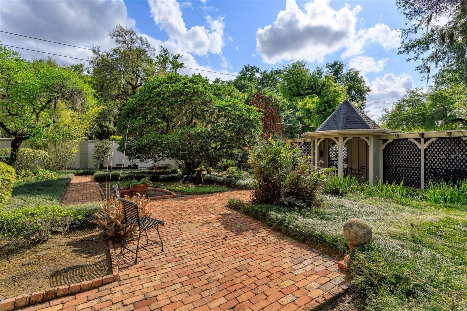 Image 28 of 43 For 3620 Shamrock Court