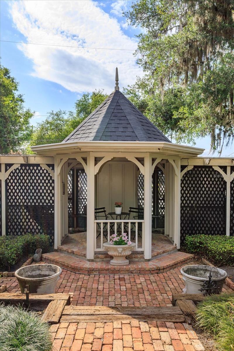 Image 31 of 43 For 3620 Shamrock Court