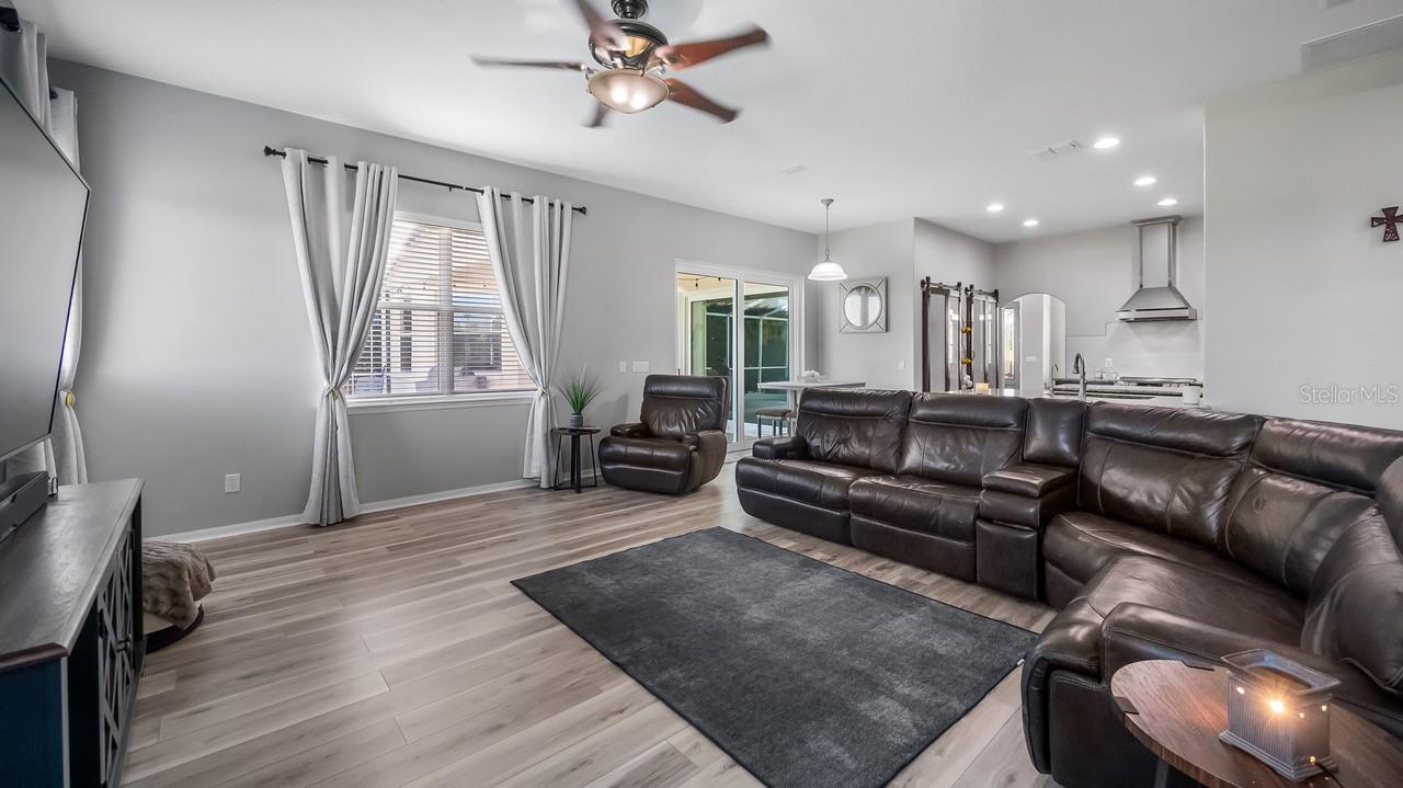 Image 23 of 70 For 7351 Spring Mountain Lane