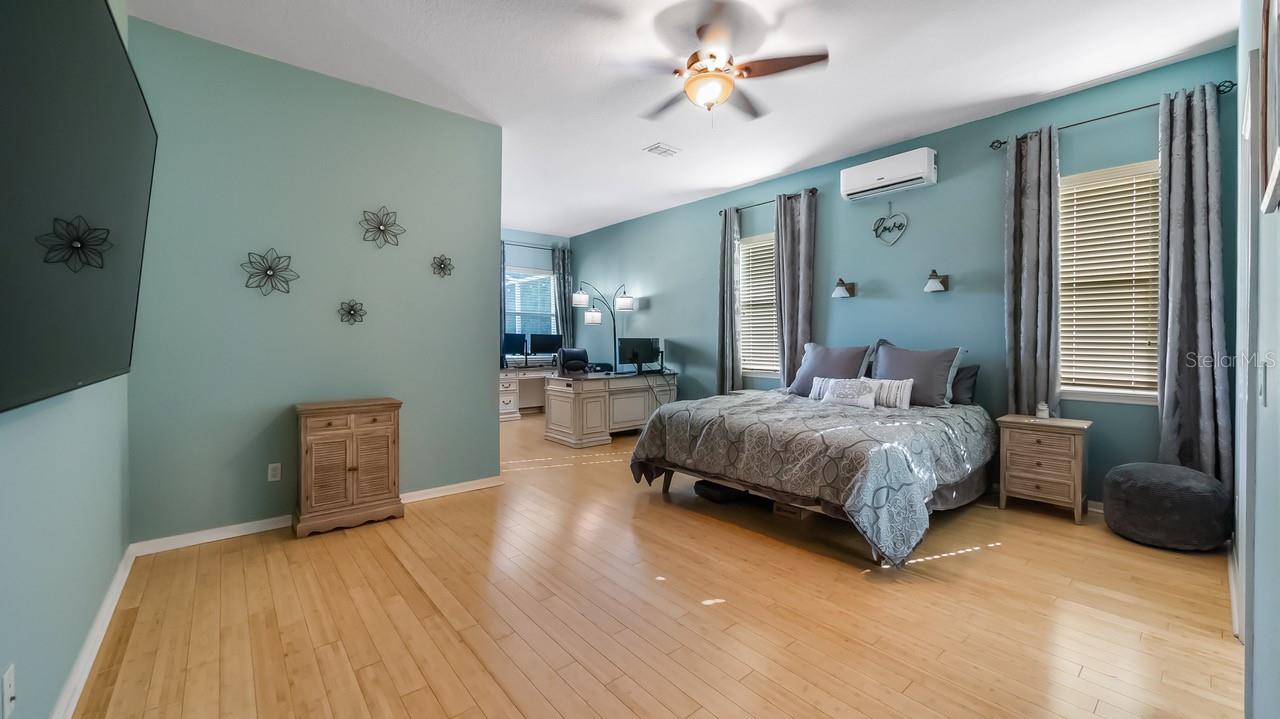 Image 25 of 70 For 7351 Spring Mountain Lane