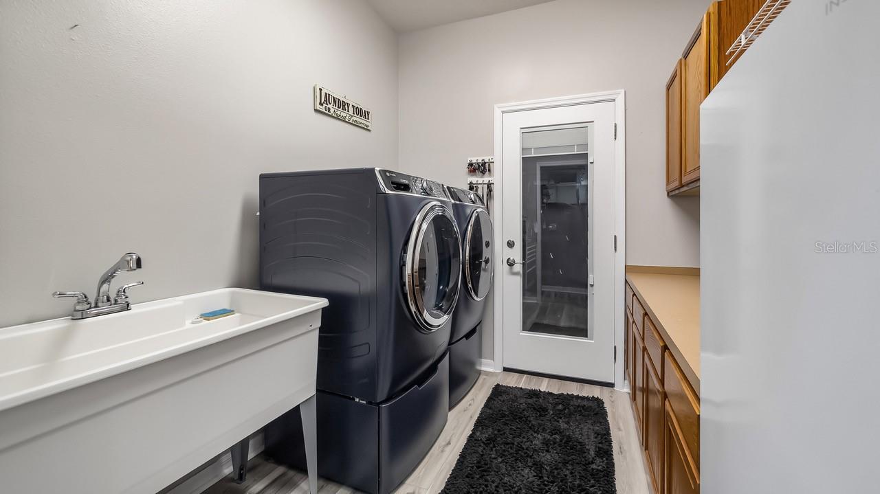 Image 45 of 70 For 7351 Spring Mountain Lane