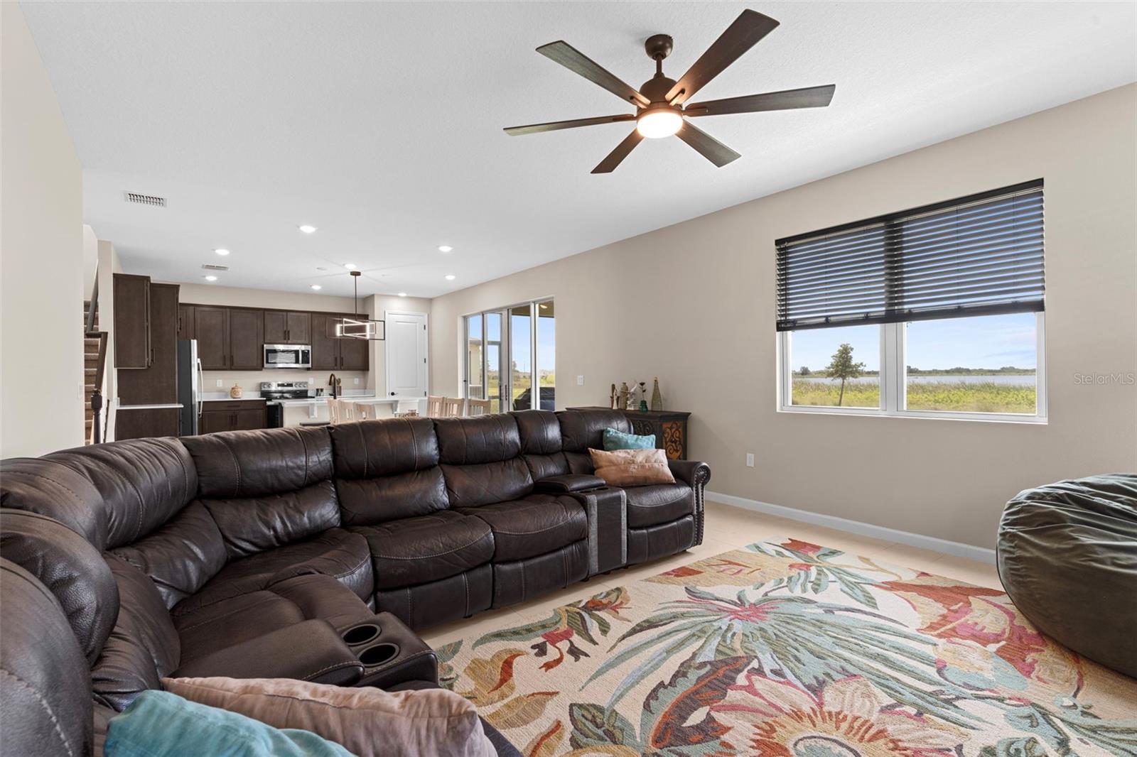 Image 12 of 39 For 872 Griffon Avenue