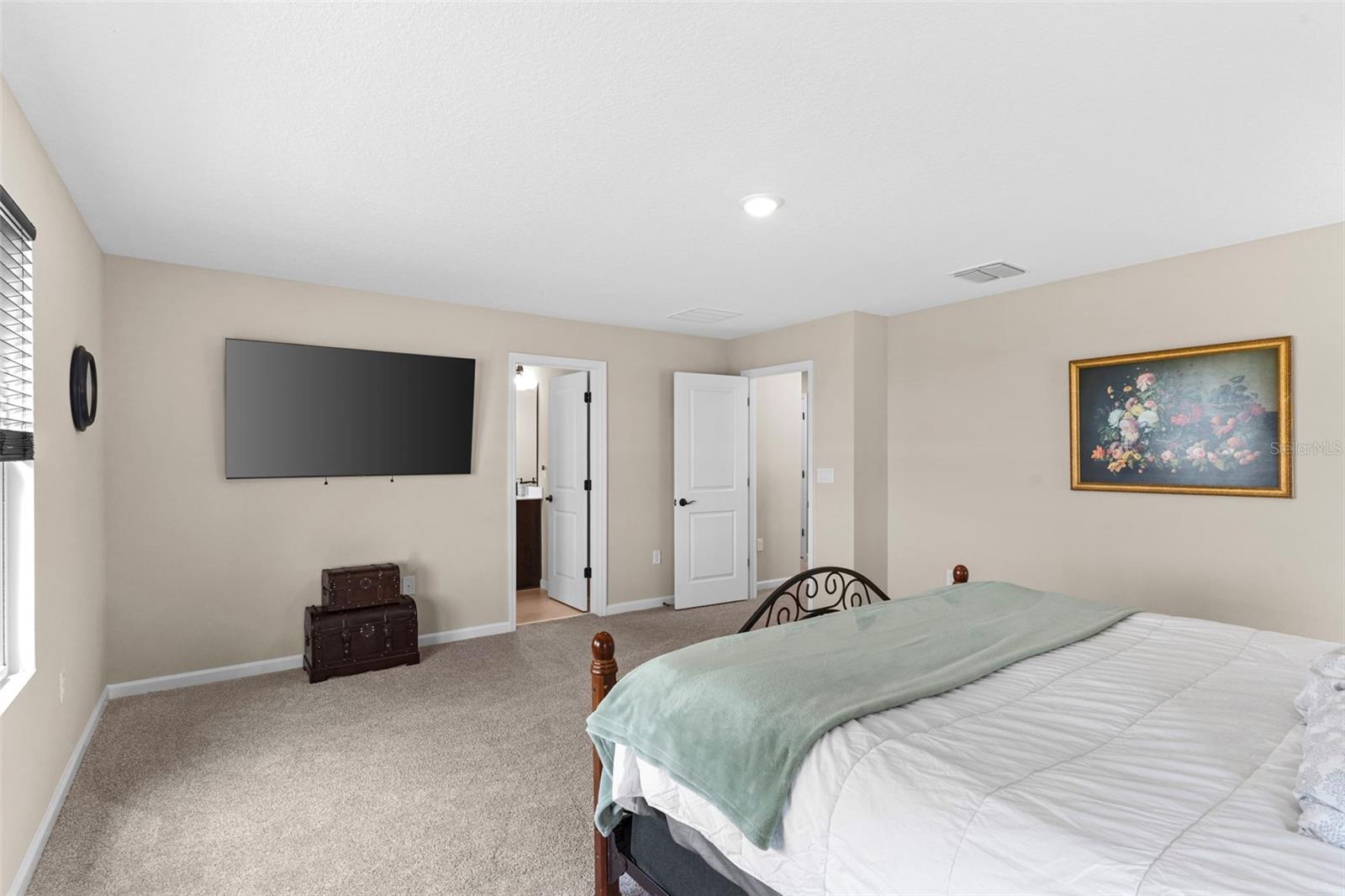 Image 21 of 39 For 872 Griffon Avenue