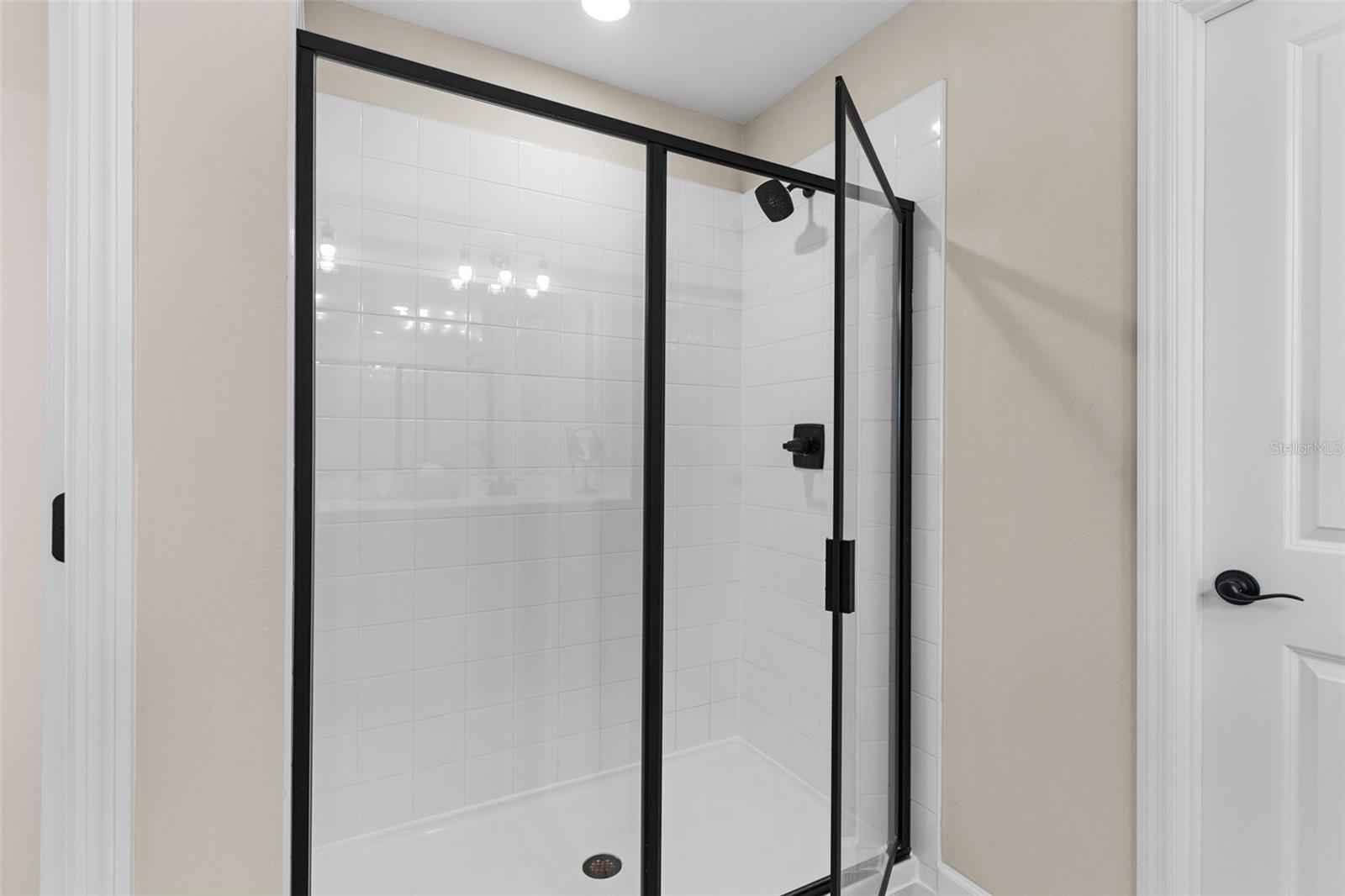 Image 24 of 39 For 872 Griffon Avenue