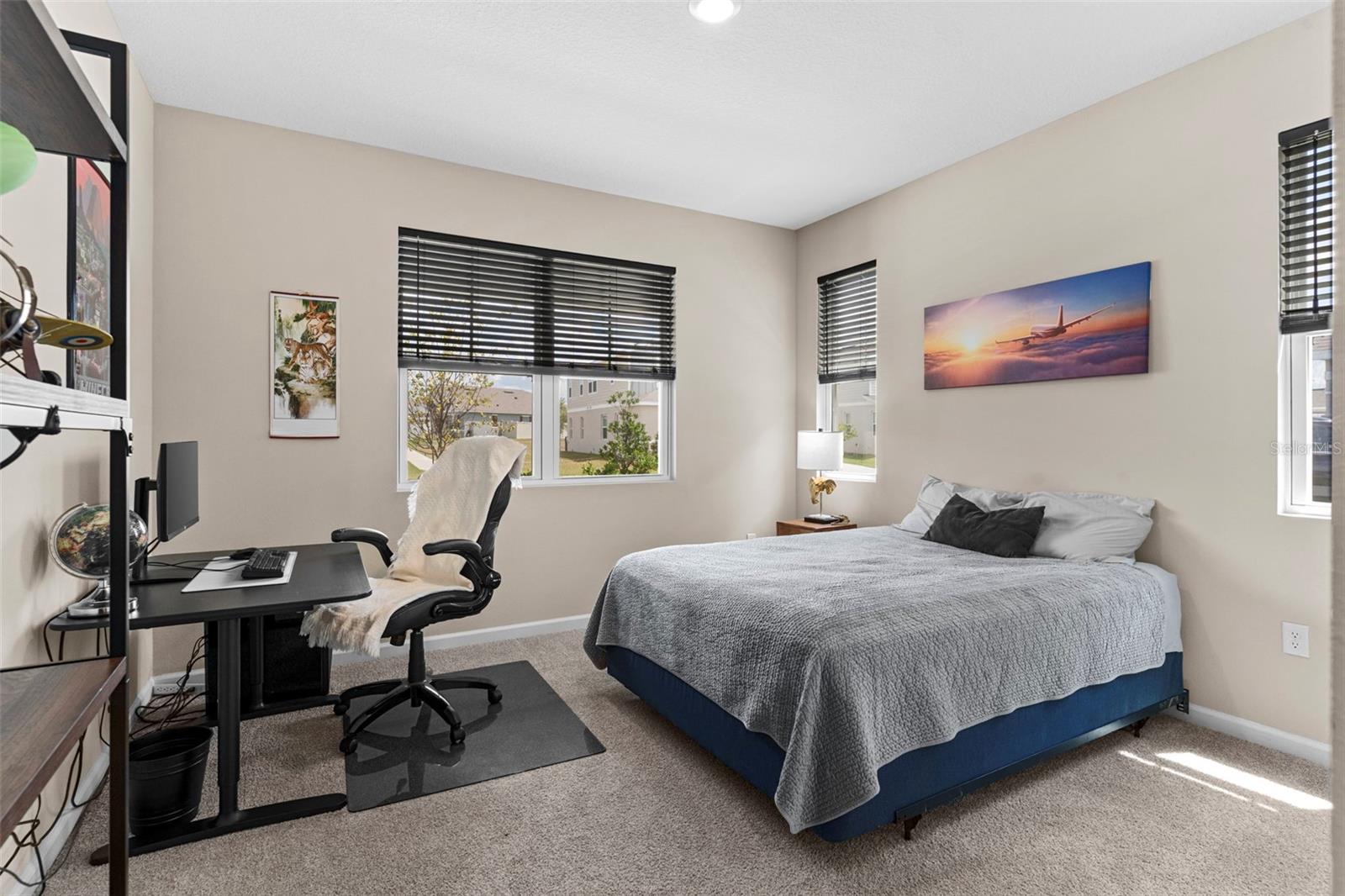 Image 26 of 39 For 872 Griffon Avenue