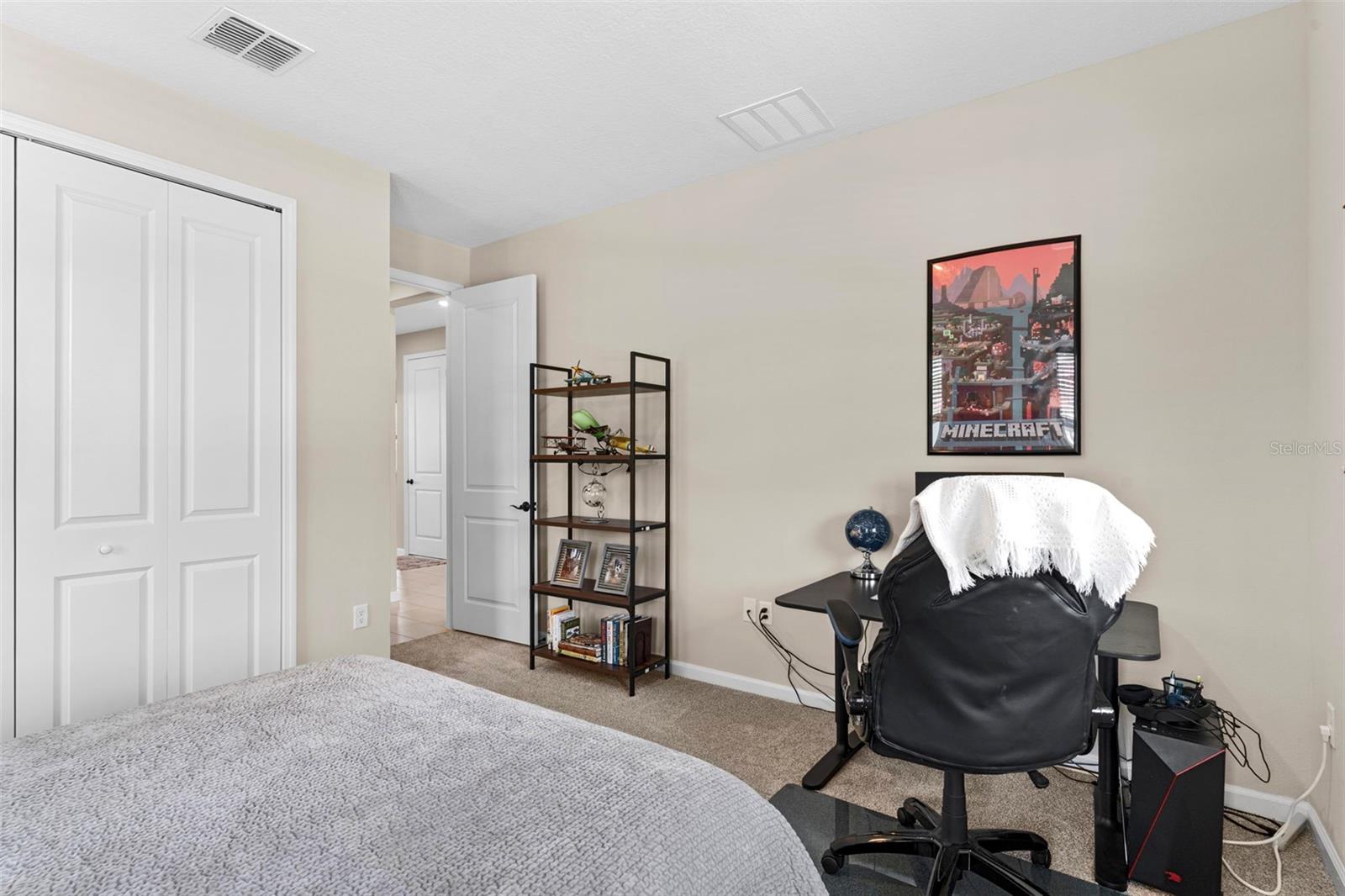 Image 27 of 39 For 872 Griffon Avenue