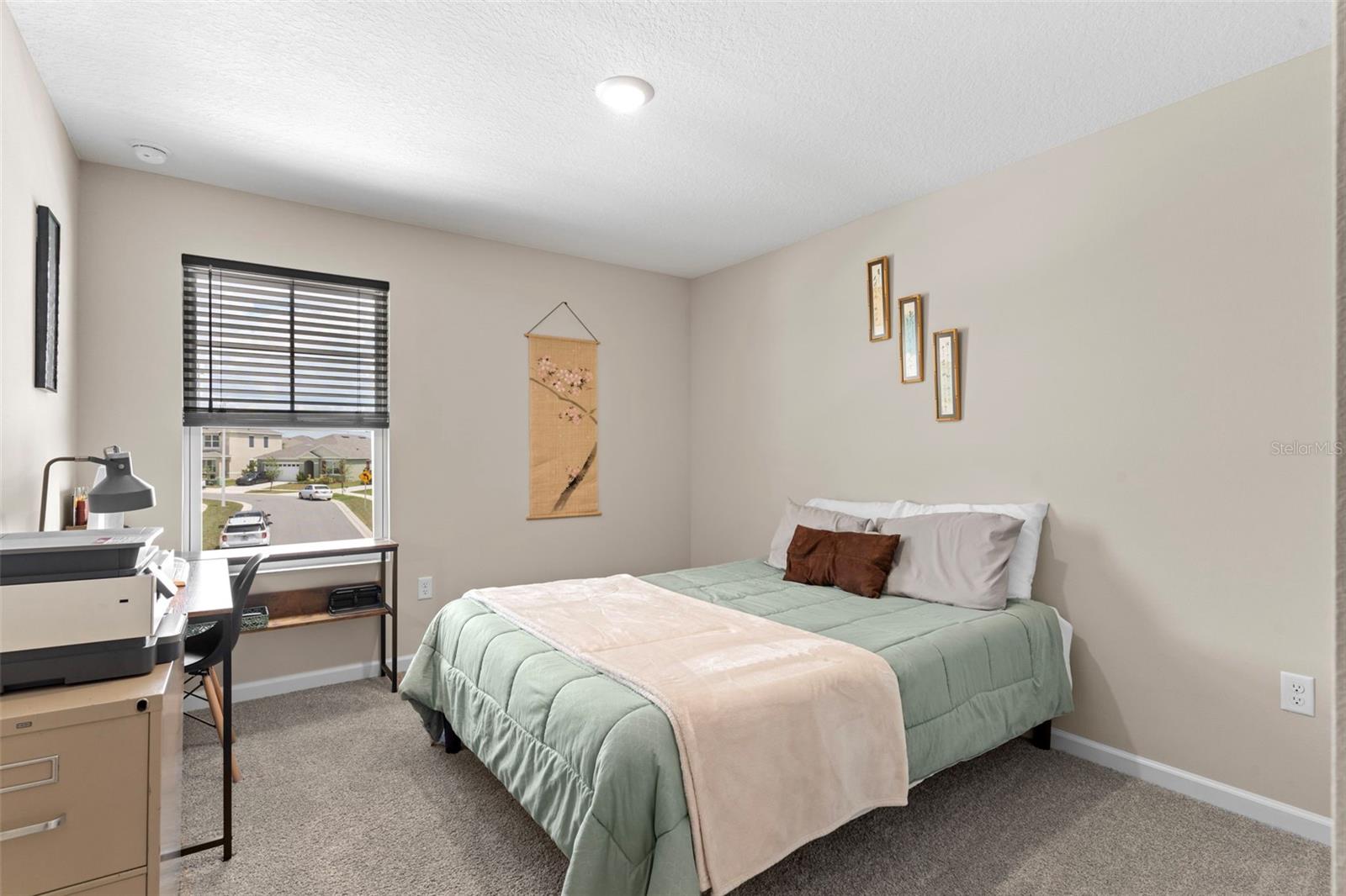 Image 28 of 39 For 872 Griffon Avenue