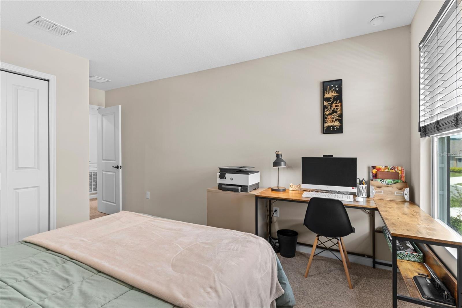 Image 29 of 39 For 872 Griffon Avenue