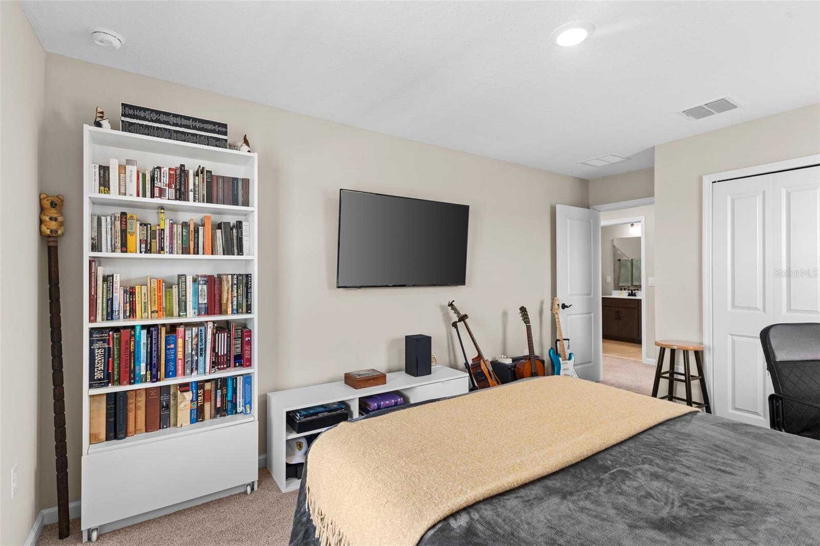 Image 32 of 39 For 872 Griffon Avenue