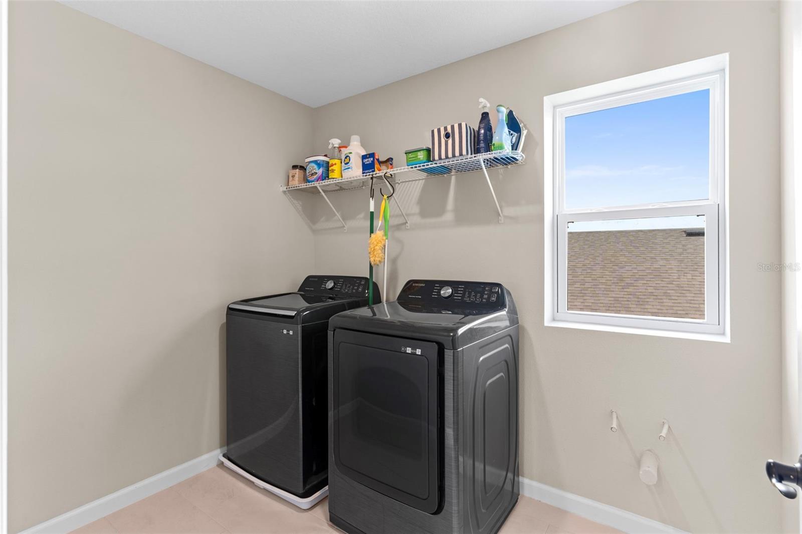 Image 34 of 39 For 872 Griffon Avenue