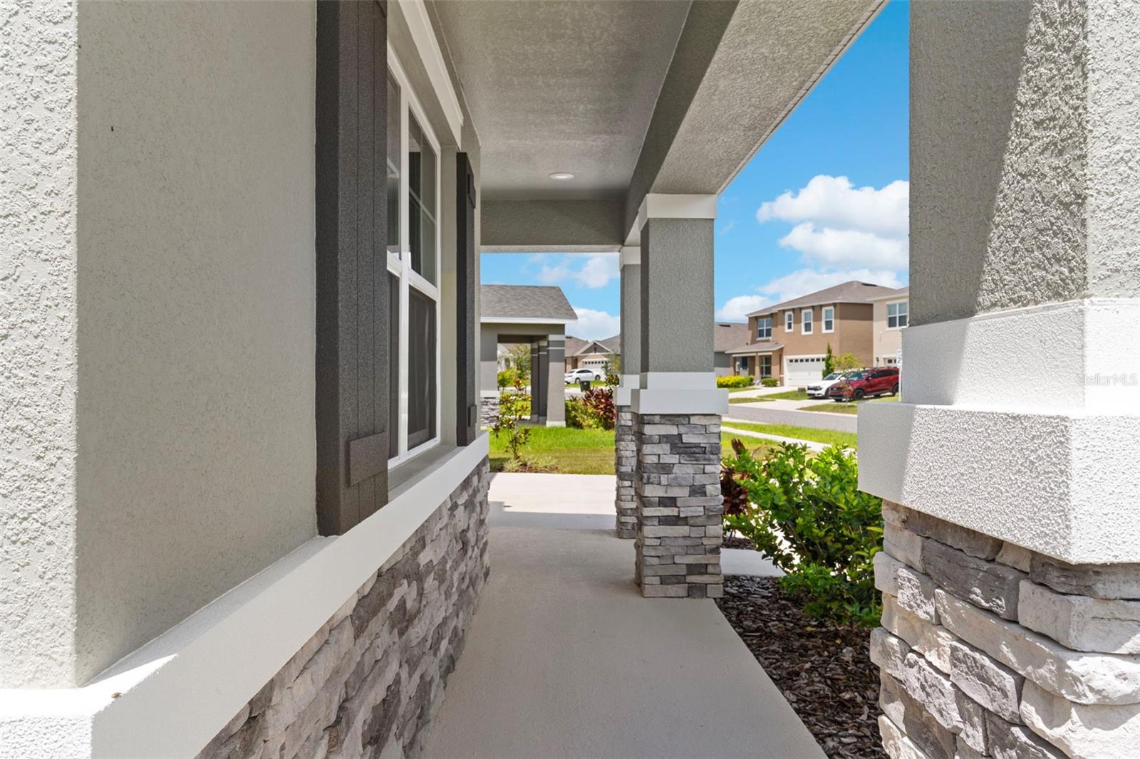 Image 8 of 39 For 872 Griffon Avenue