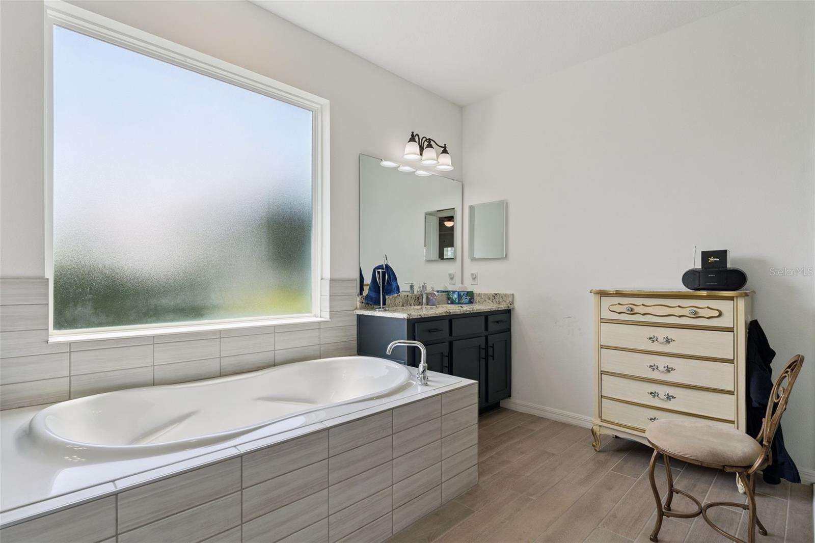 Image 25 of 59 For 16816 Lakemont Avenue