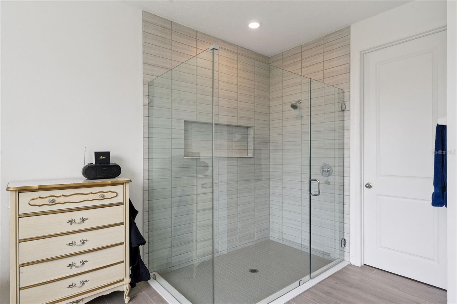 Image 26 of 59 For 16816 Lakemont Avenue