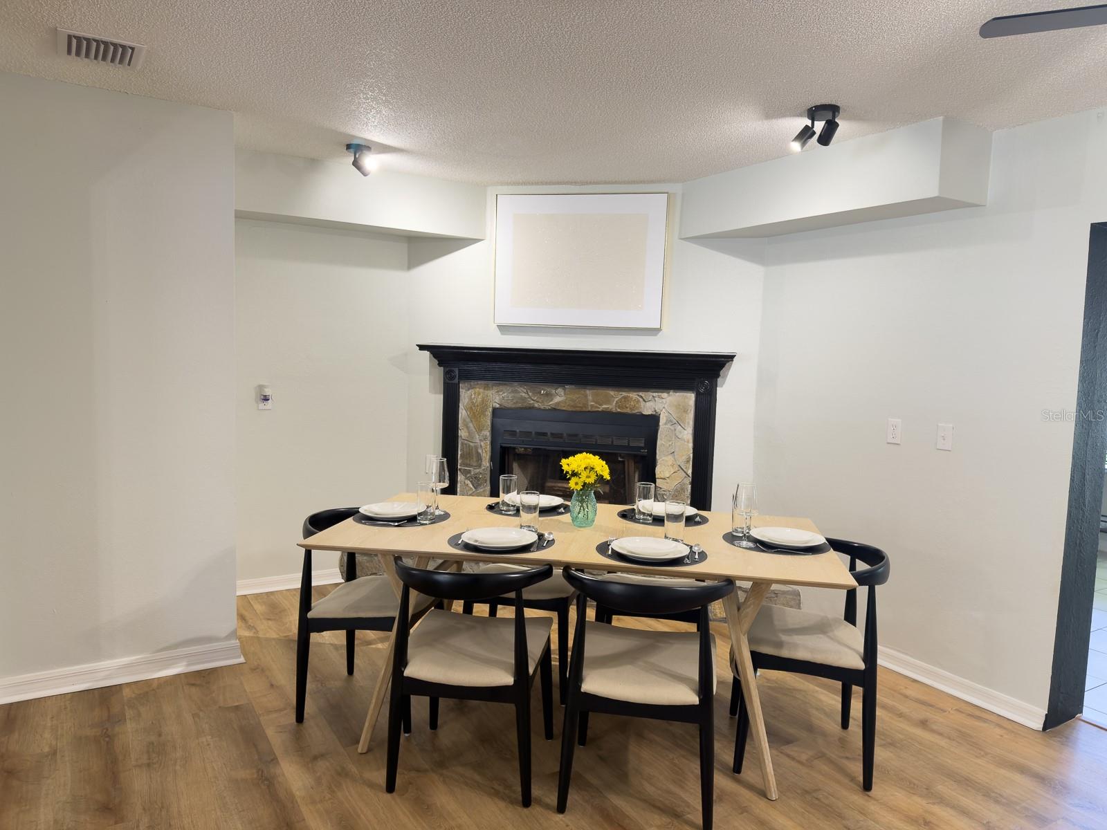 Image 10 of 78 For 207 Mandarin Ln