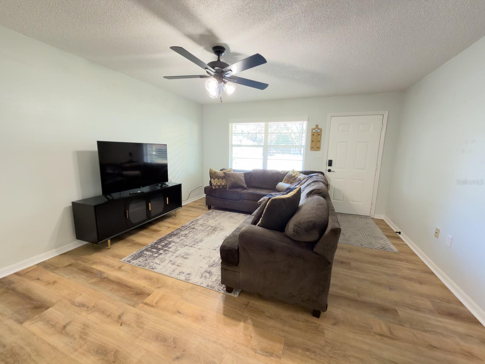 Image 7 of 78 For 207 Mandarin Ln