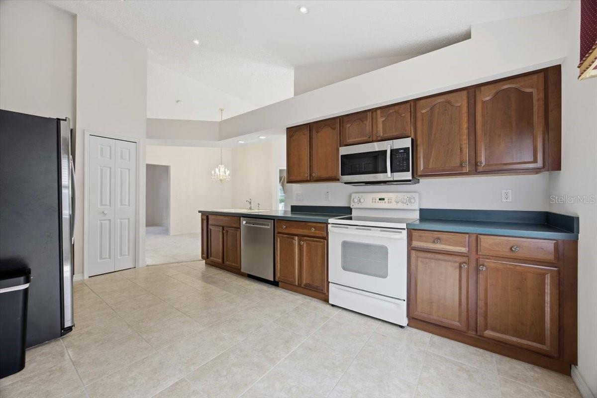 Image 16 of 37 For 3645 Rollingbrook Street