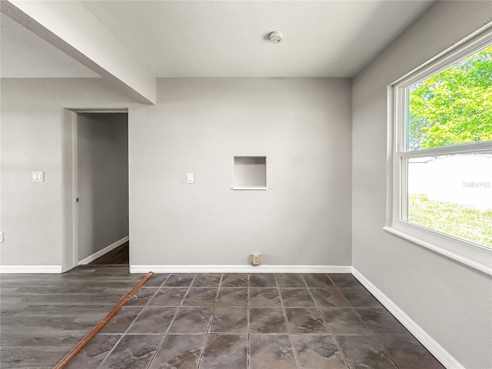 Image 10 of 21 For 25 Charlotte Avenue