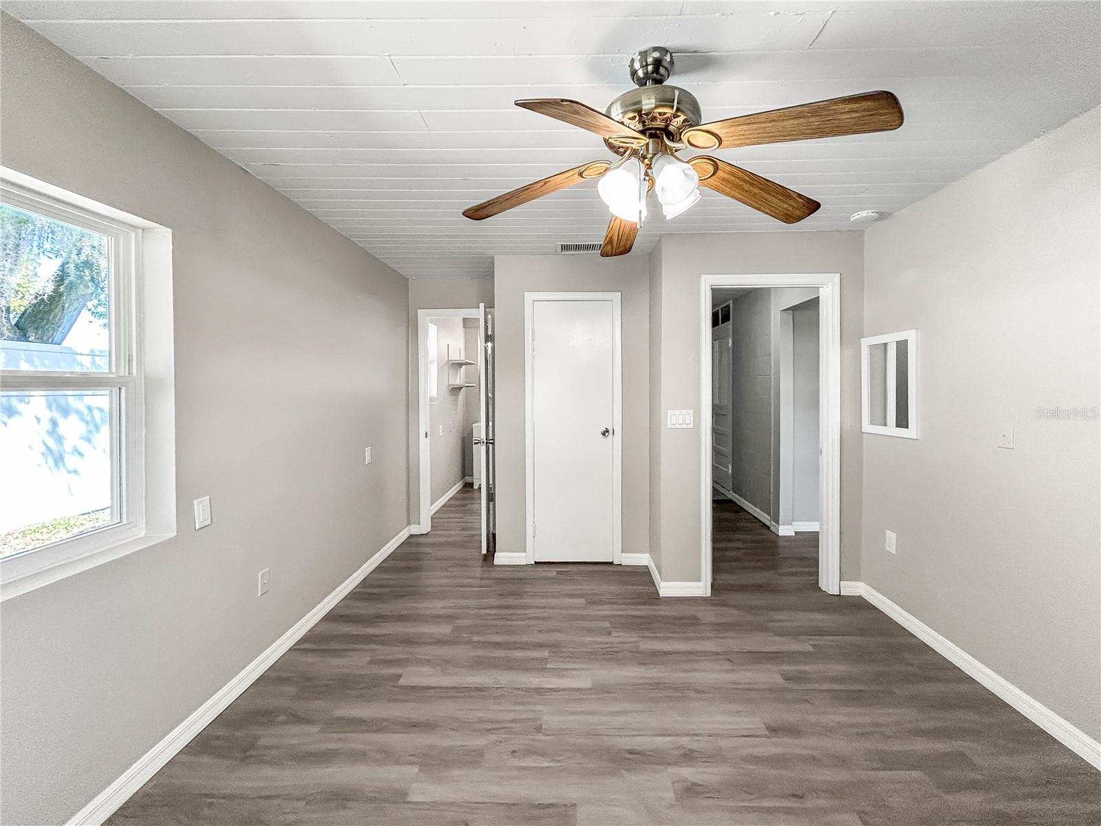 Image 11 of 21 For 25 Charlotte Avenue