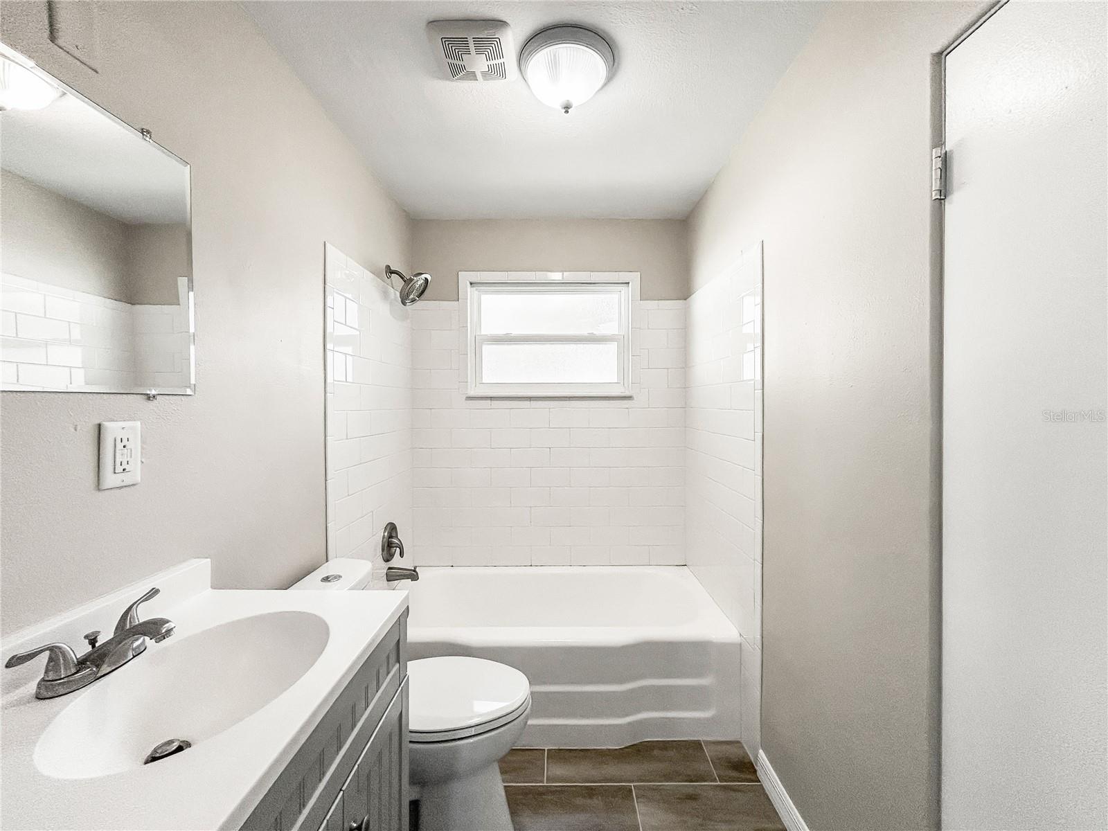 Image 13 of 21 For 25 Charlotte Avenue