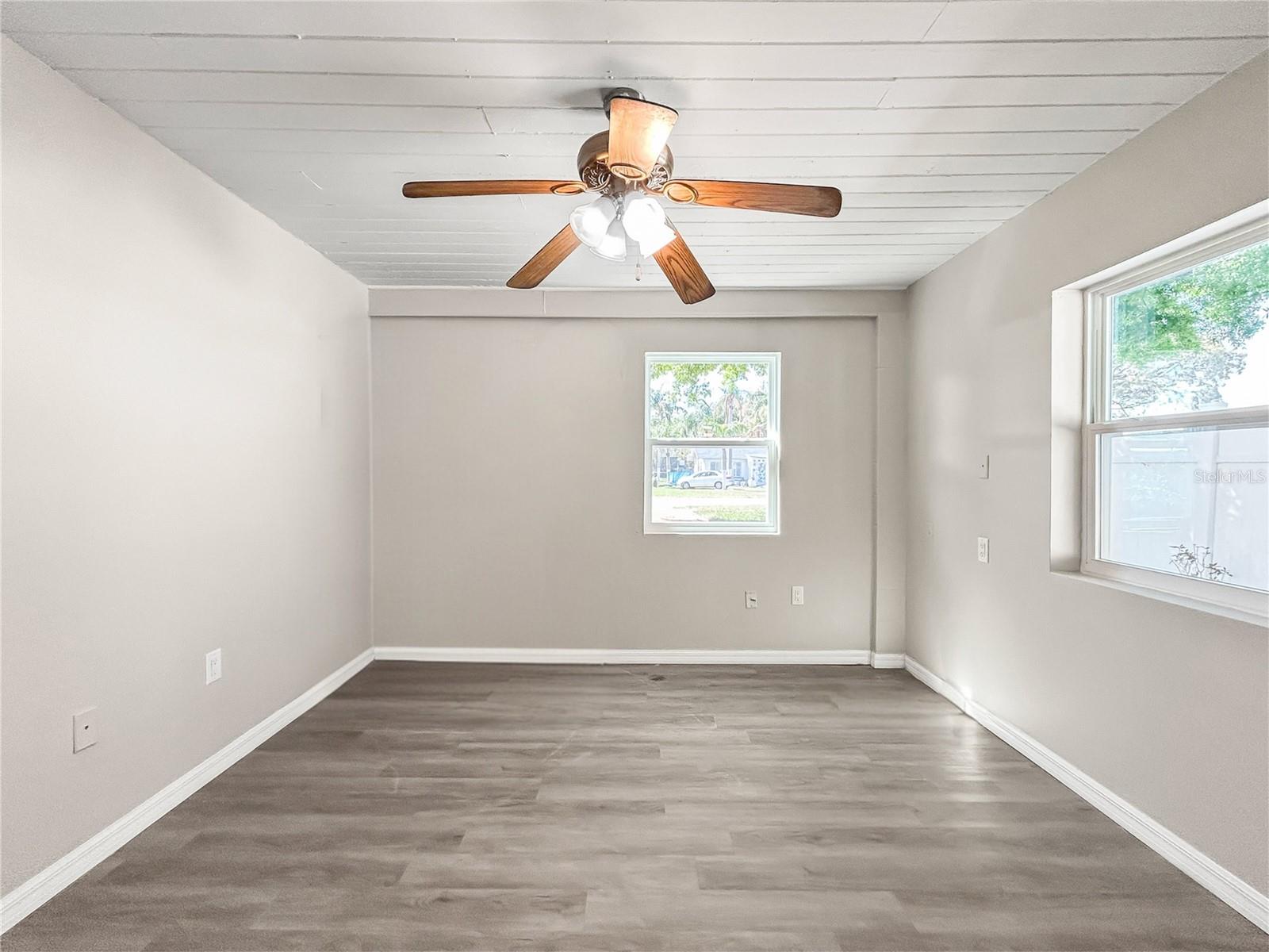 Image 17 of 21 For 25 Charlotte Avenue