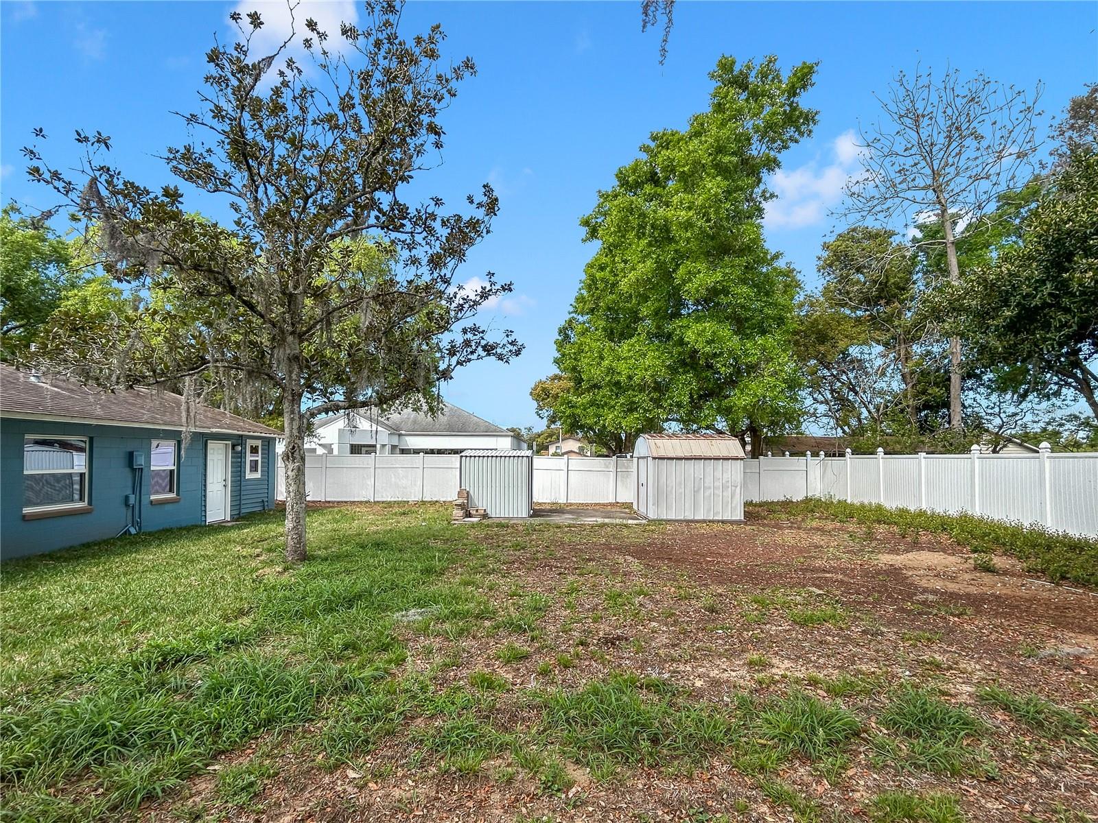 Image 20 of 21 For 25 Charlotte Avenue