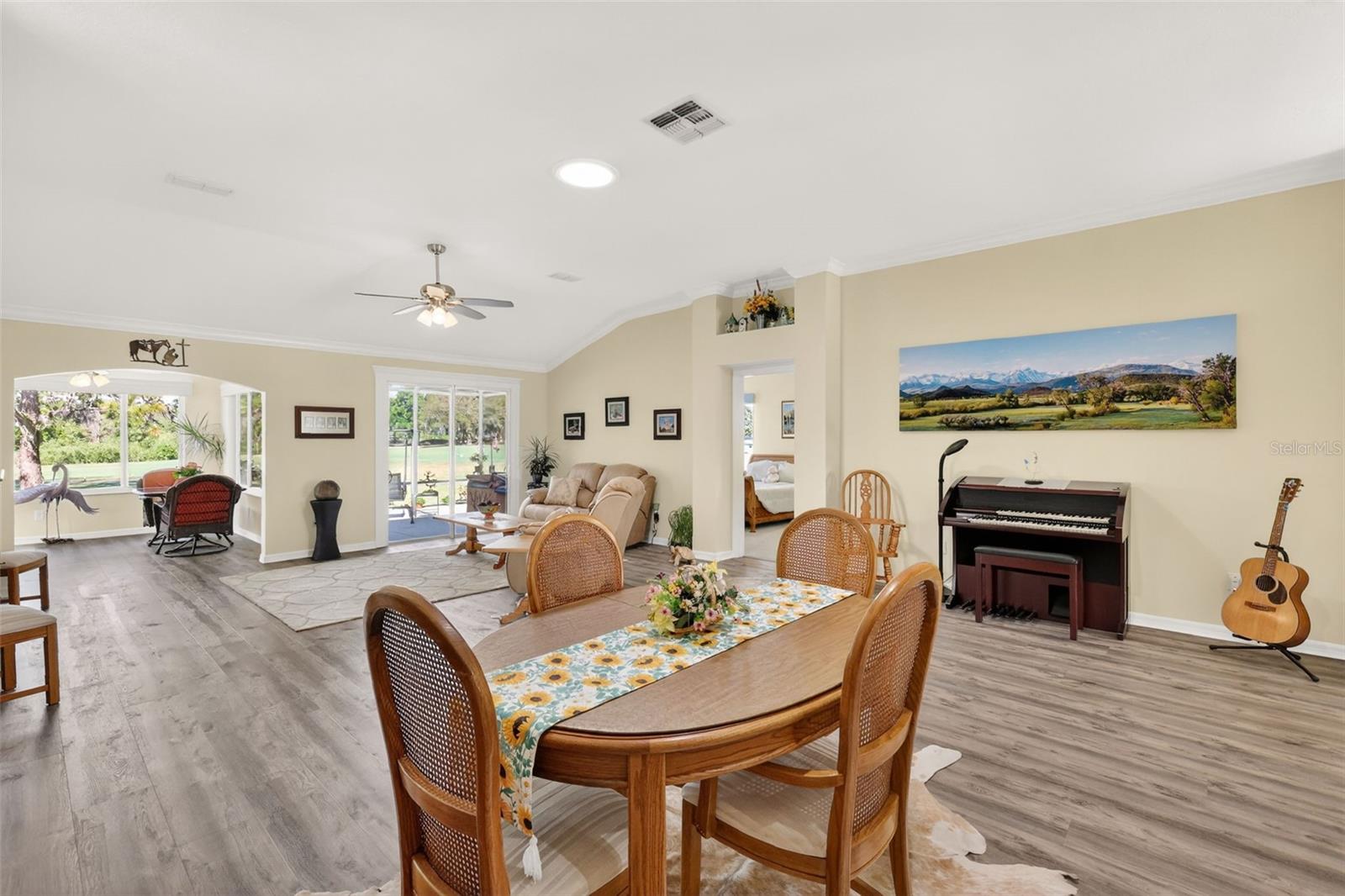 Image 10 of 49 For 416 Carrera Drive