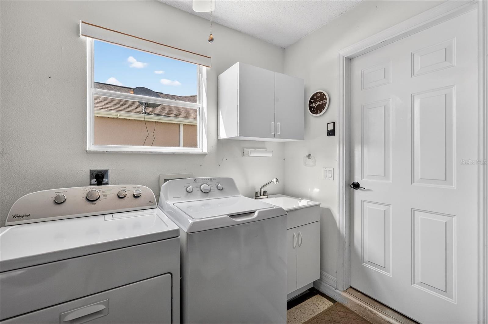 Image 36 of 49 For 416 Carrera Drive